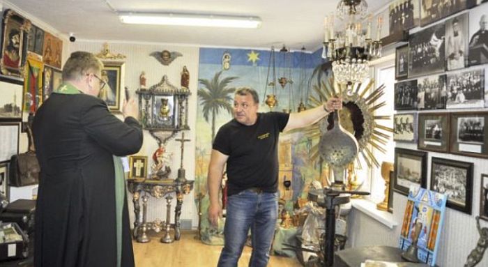 Muziejaus kregždės nebijo perėti ir peleninėje