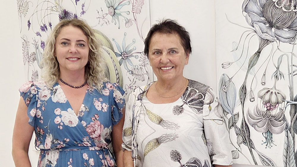 Sapnų gėlės iš rojaus sodų pražydo ant drobės