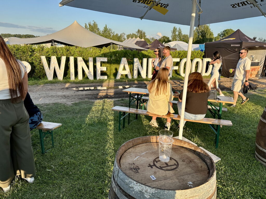 Vynas ir maistas bandė užimti Velnio akmens vietą