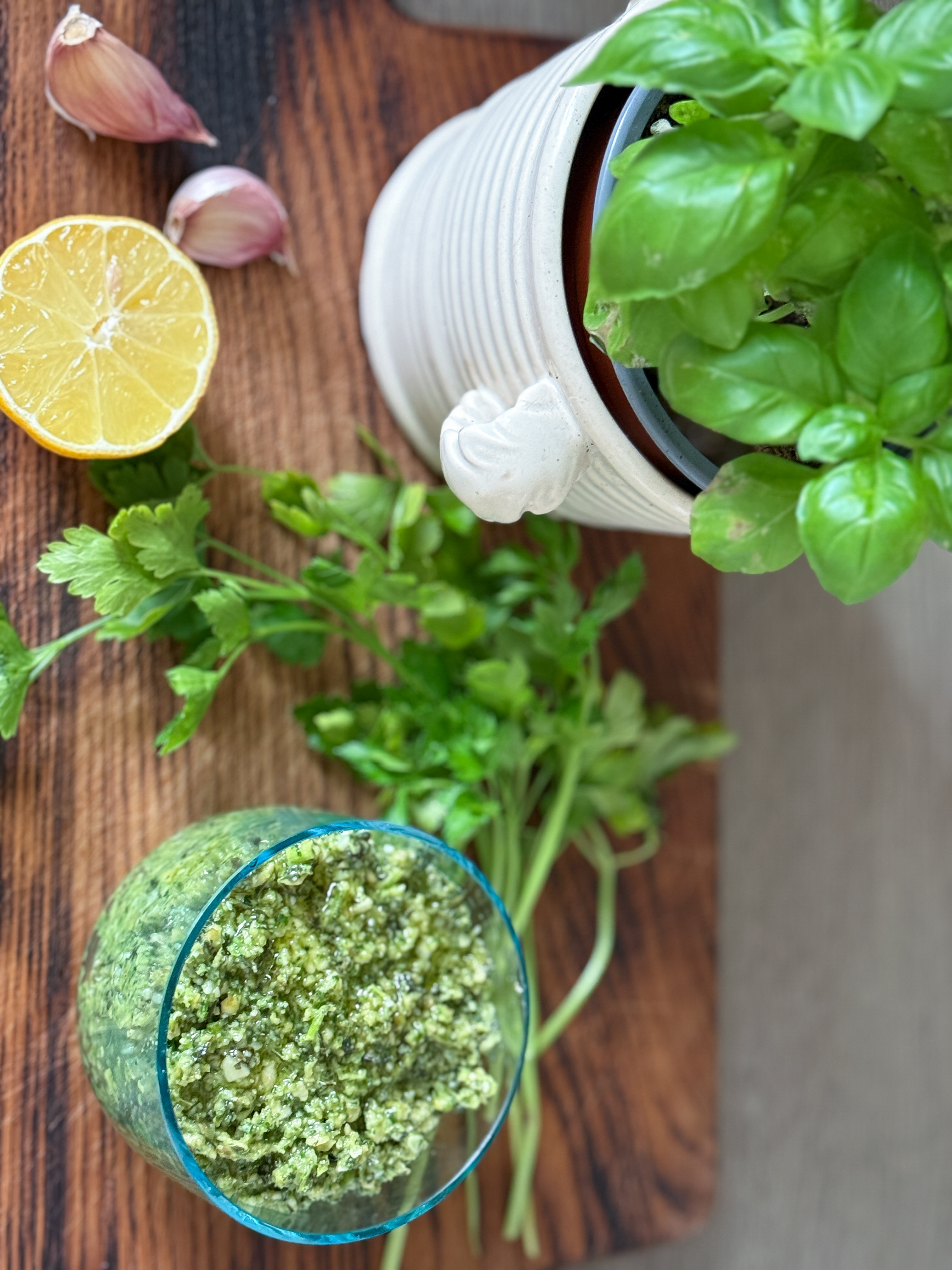 Pesto padažas iš žalumynų likučių