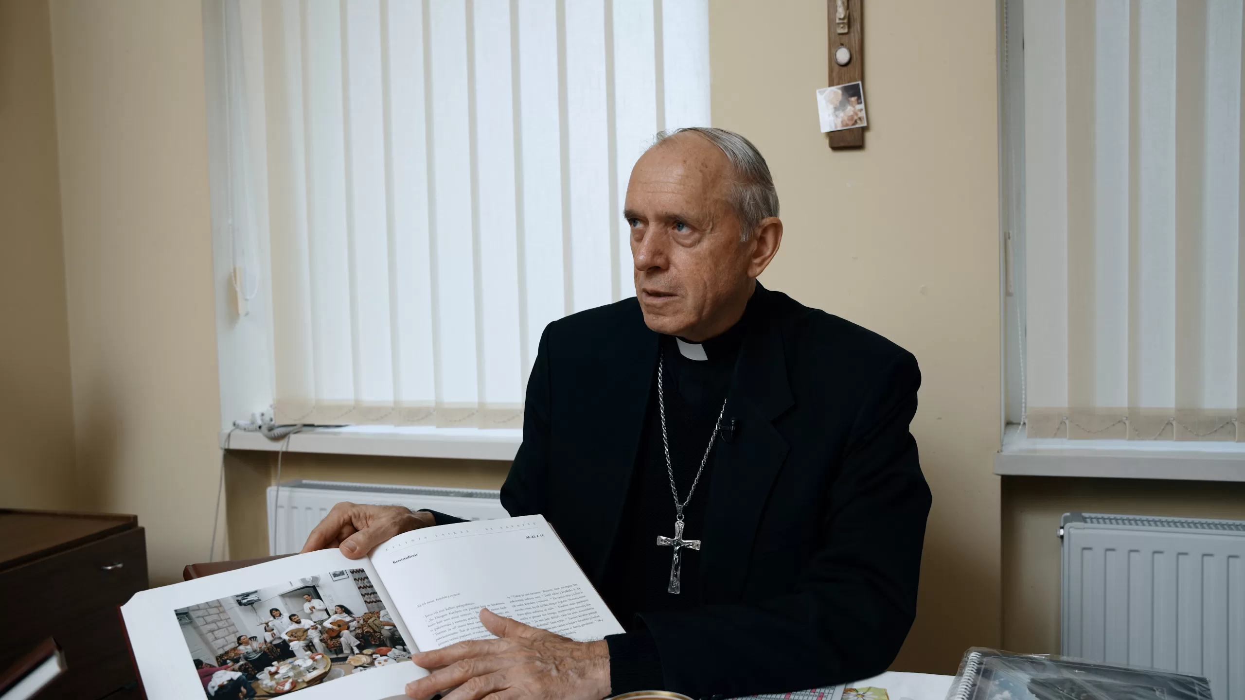 Seimui „Evangeliją kasdien“ padovanojęs vyskupas E. Bartulis: jeigu taip gyventume – Lietuva žydėtų