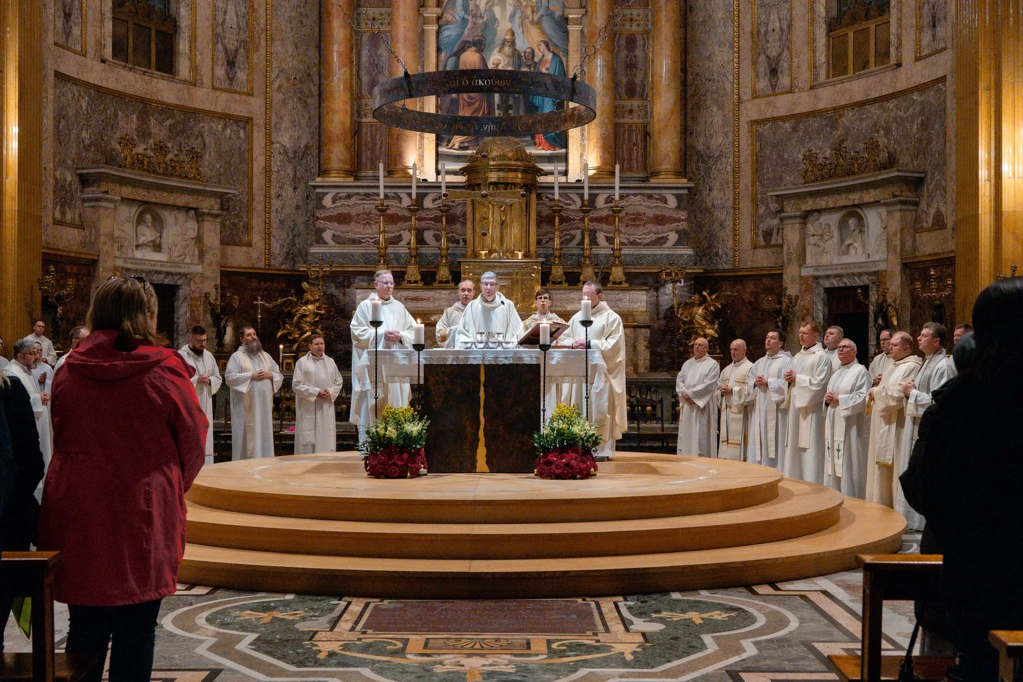 „Visų tautų ir konfesijų krikščionis jungia Jėzaus vardas“: Romoje piligrimai meldėsi šv. Mišiose