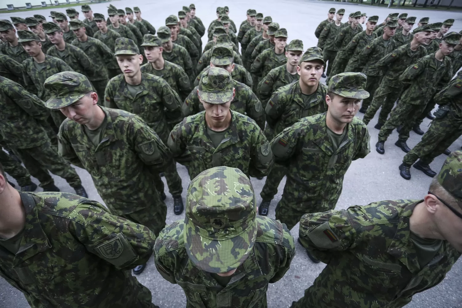 Išvaizdos reikalavimai kariuomenėje: kol ministerija darys analizę, specialistas abejoja, ar standartus suvienodinti išvis įmanoma