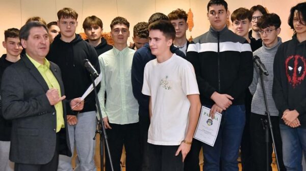 Prie medžio – kaip prie medaus