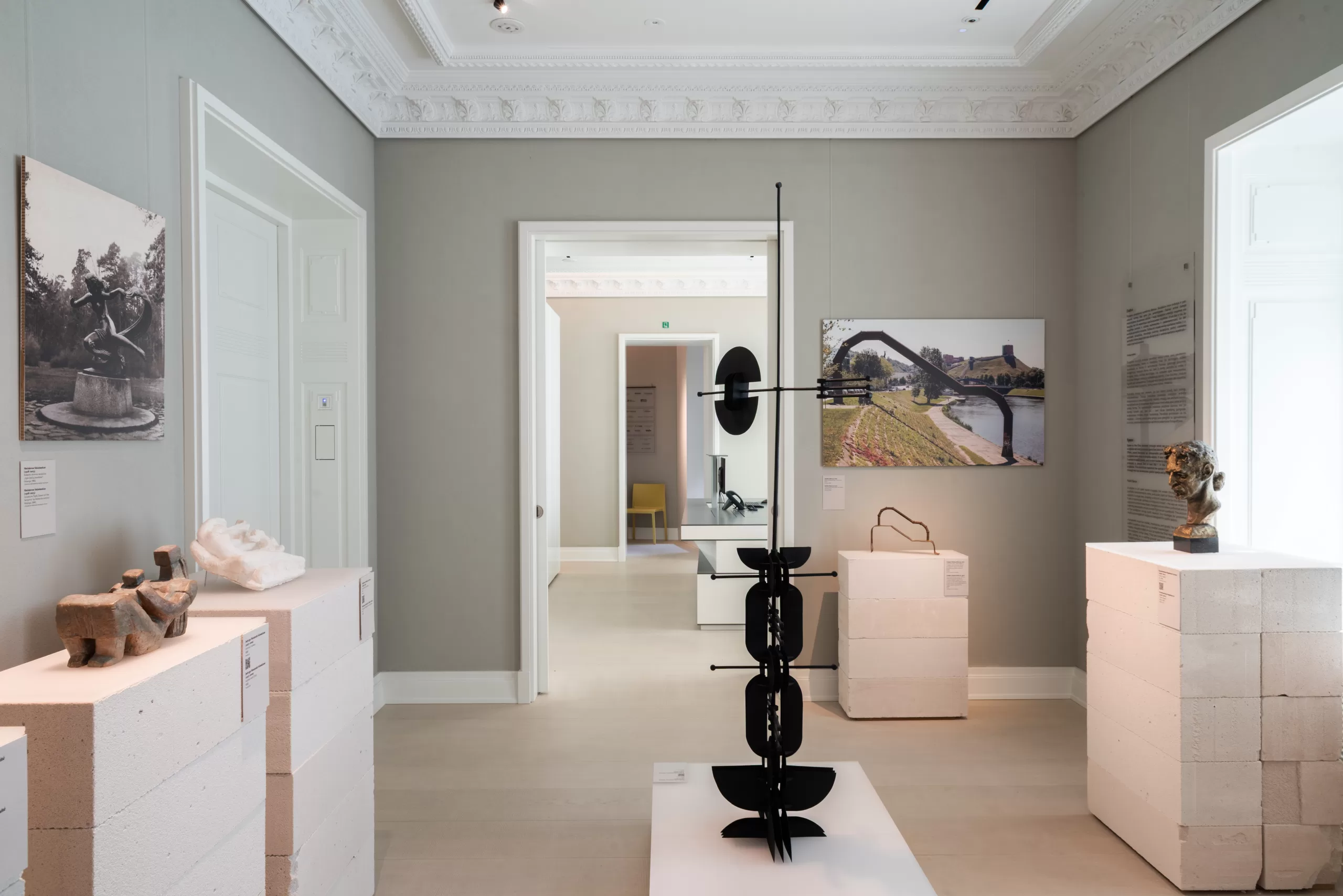 Menas, kuris visada bus tarp žmonių. „Tartle“ parodoje – intuityvus žvilgsnis į skulptūrą