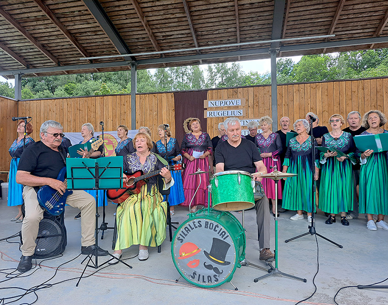 Pajūriškiai surengė smagią šventę rajono bočiams