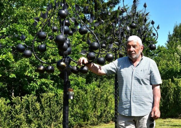 Kau­šė­nų me­mo­ria­lo ir Lit­va­kų at­mi­ni­mo so­do lau­kia per­mai­nos