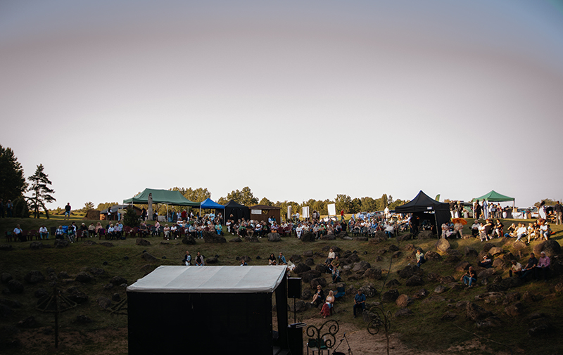 Vasaros grožį įkūnijo muzikos ir poezijos skambėjimas