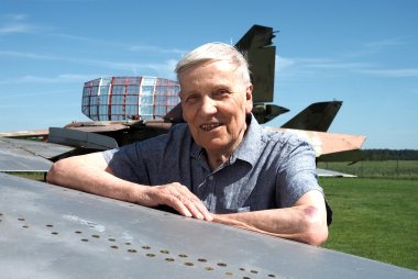 Bus lakūnas, bet kelnes užsegs močiutė