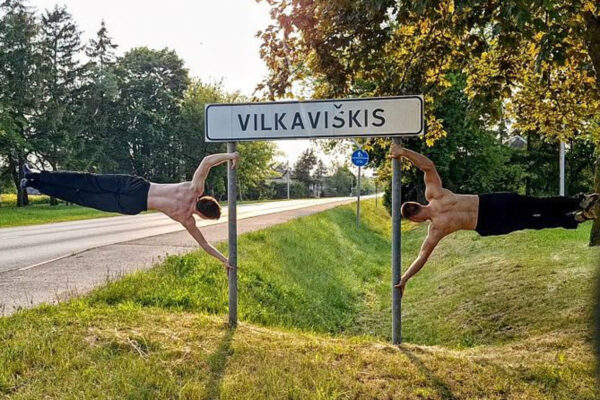 Gatvės gimnastas kausto tūkstančių sekėjų dėmesį