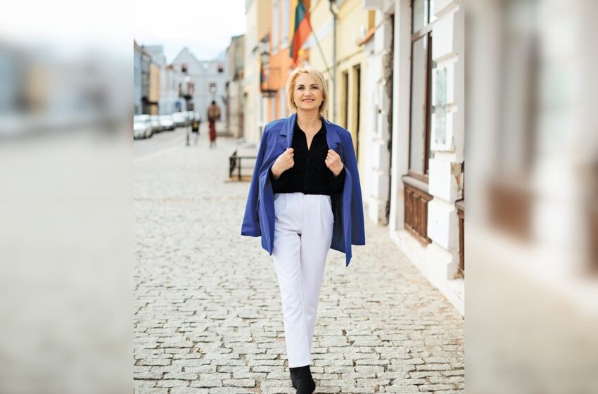 Į darbą – kaip į šventę: vaistininkė jau 35 metus gydo ne tik vaistais, bet ir žodžiais