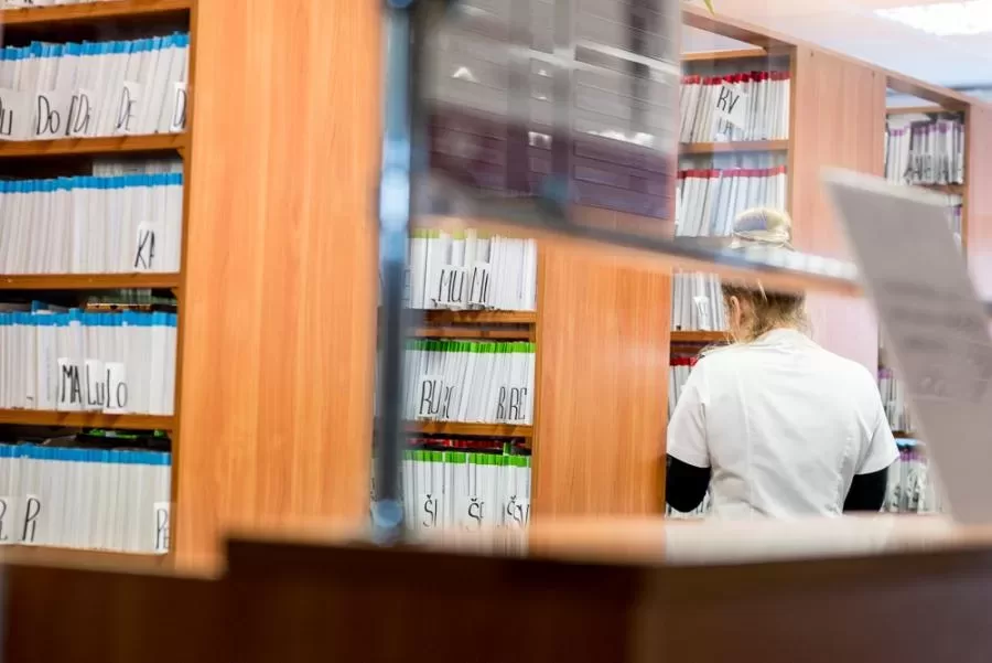 Gydytoja atsisakė konsultuoti rusų kalba: ištikimybė moraliniams principams ar kitakalbių diskriminacija?